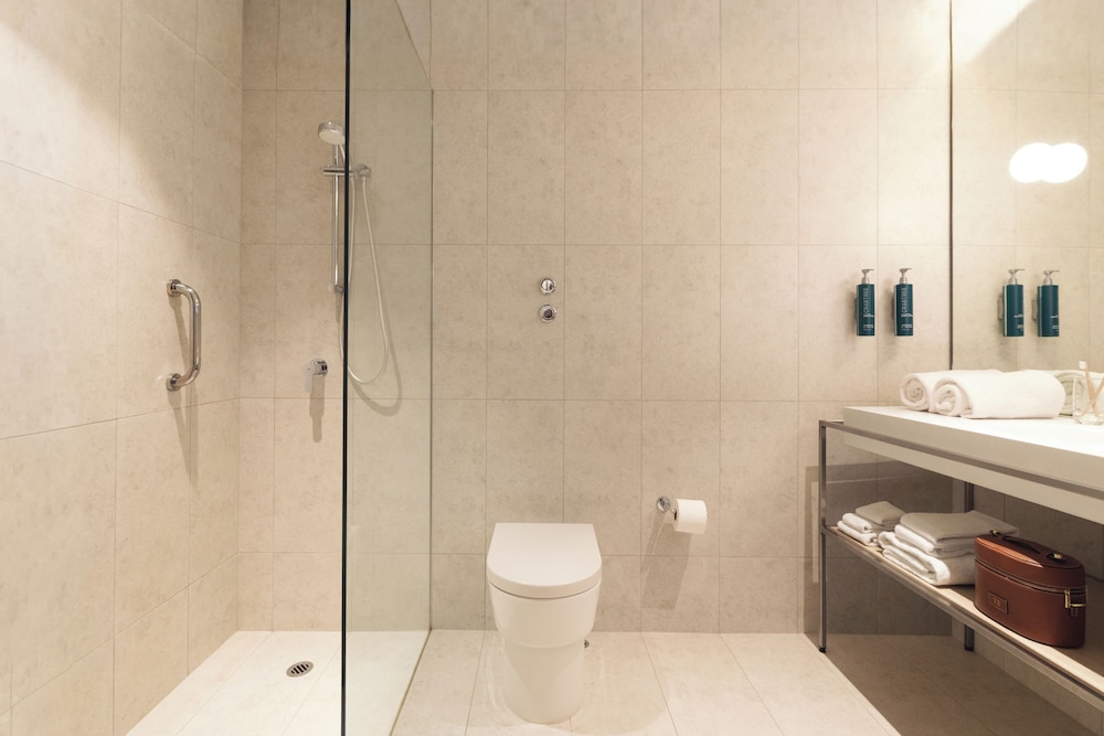 Junior Suite, King Bed, Lounge Access, Parmelia Hilton 3/5