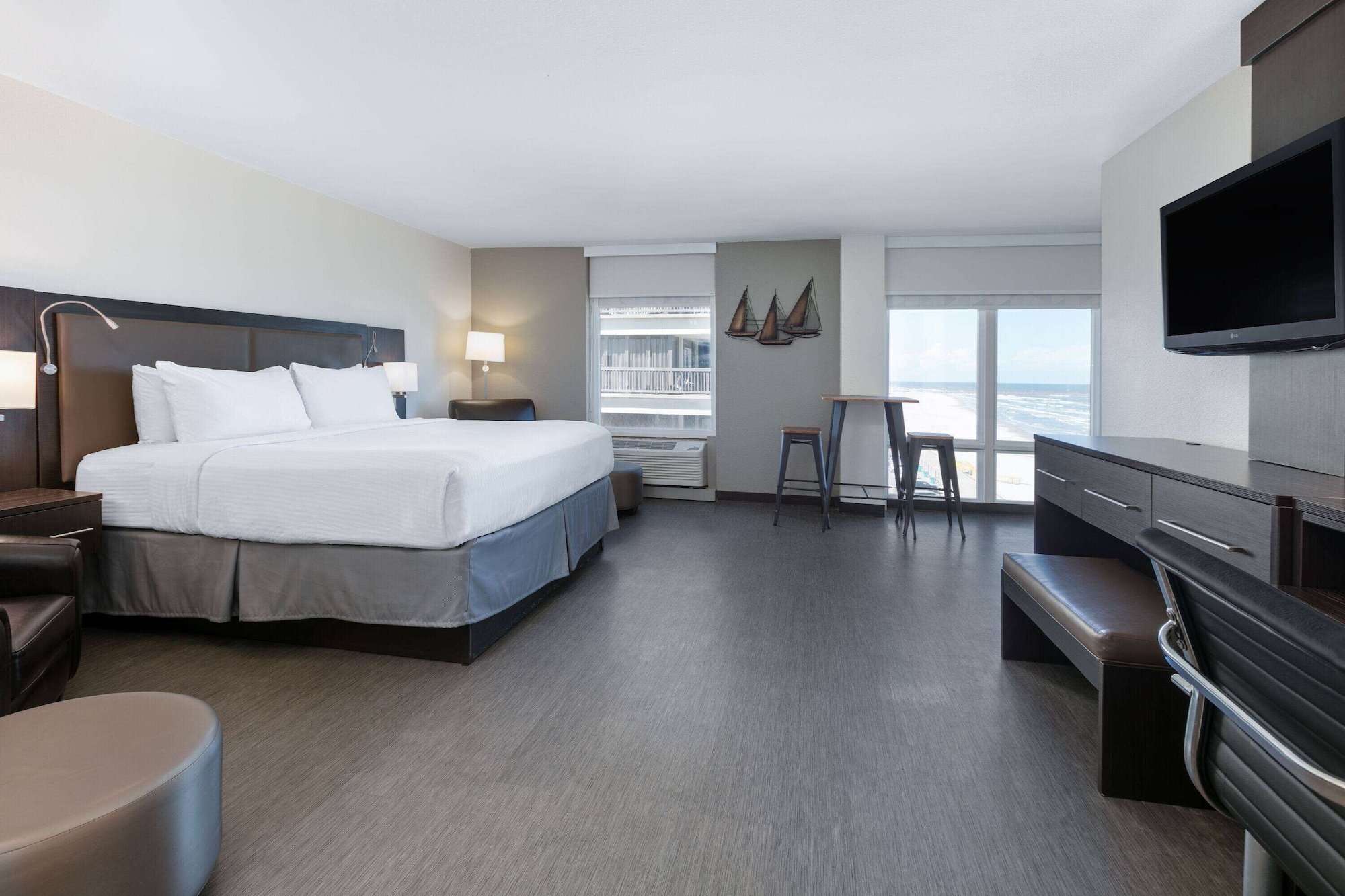FAMILY SUITE, MULTIPLE BEDS, OCEAN VIEW, BALCONY
