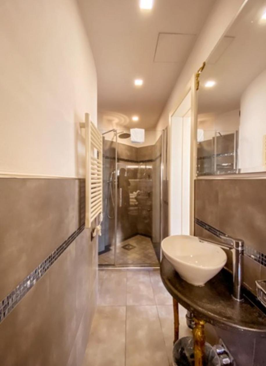 جناح جونيور، Hotel Sant'andrea 8/8