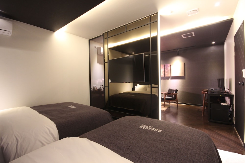 2 Heaven Hotel 30/69