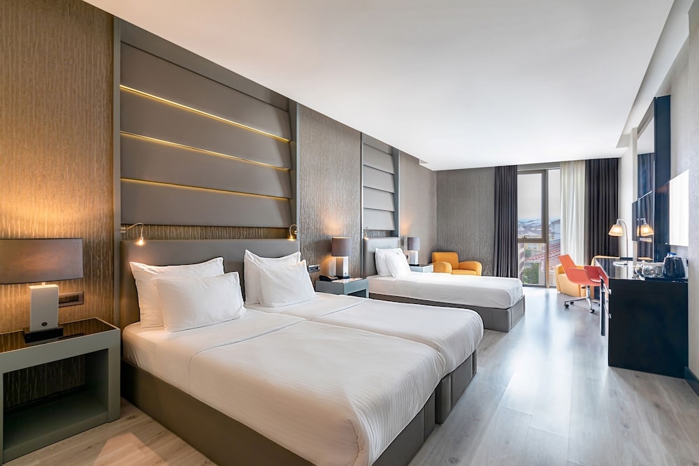 DELUXE, TWIN BEDS