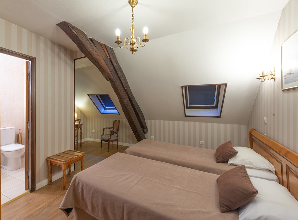 Hotel De La Cloche 15/42