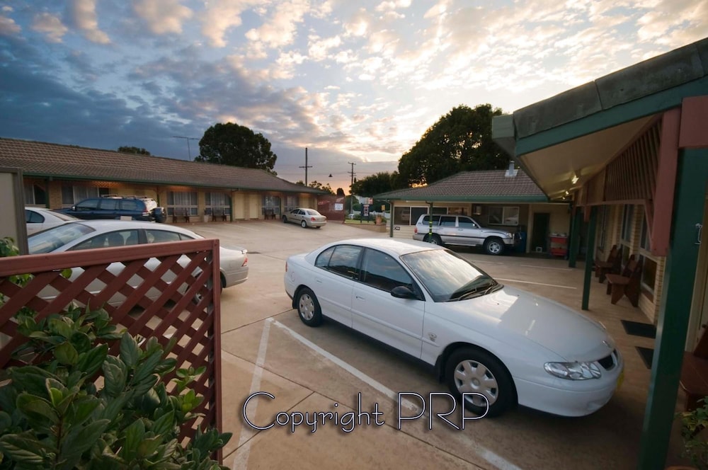 GARDEN CITY MOTOR INN 7/44