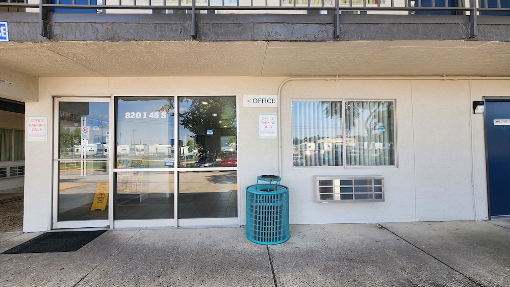 Motel6 Conroe, TX in CONROE - TX