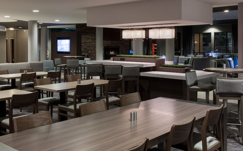 Courtyard Santa Clarita Valencia 31/49