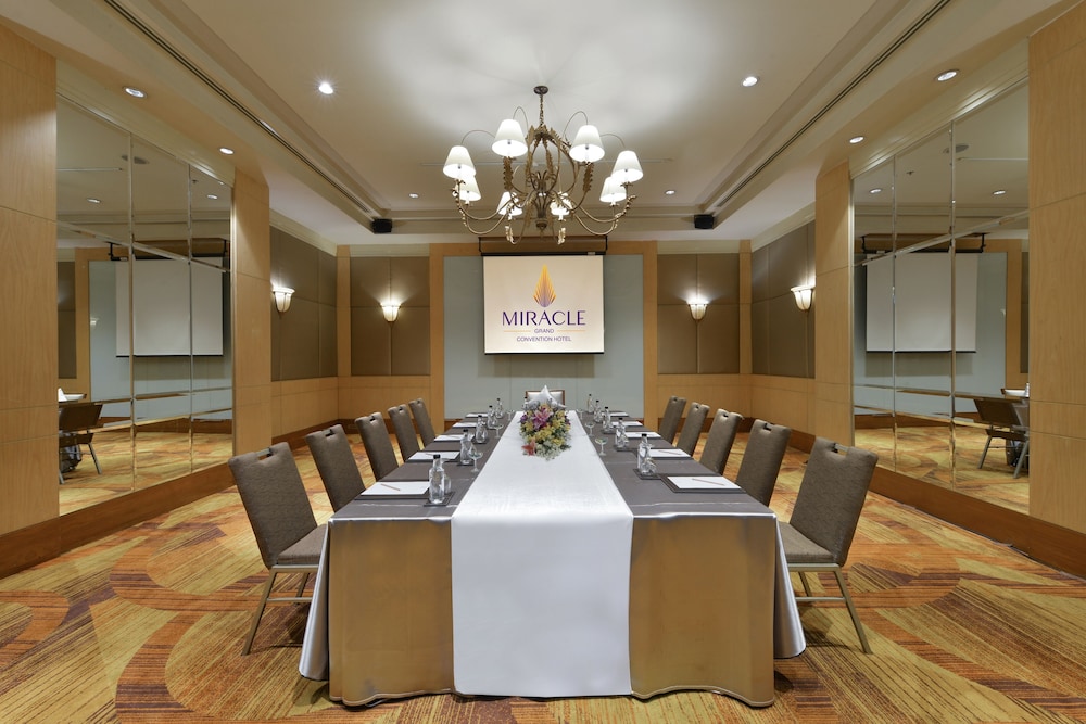 Miracle Grand Convention Hotel 40/48