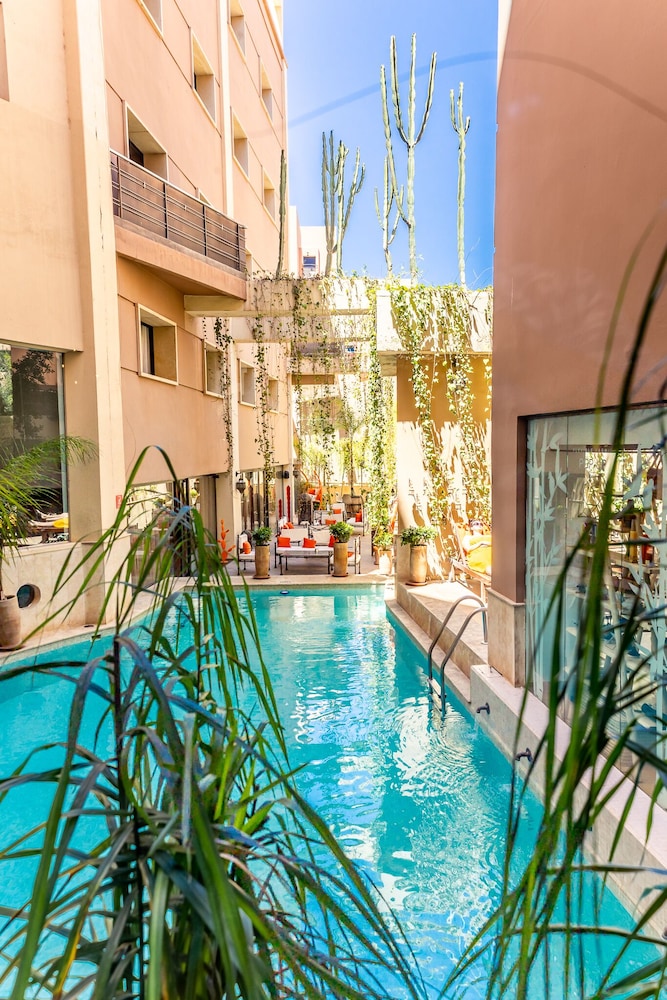 Dellarosa Boutique Hotel & Spa 69/70