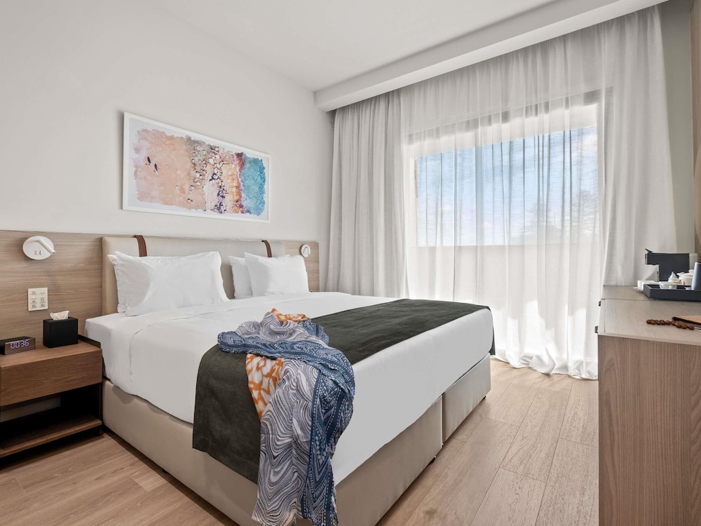 Mercure Larnaca Finikoudes Beach 15/60