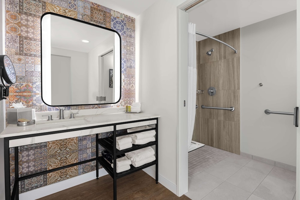 The Cassara Carlsbad Tapestry Collection By Hilton 24/63
