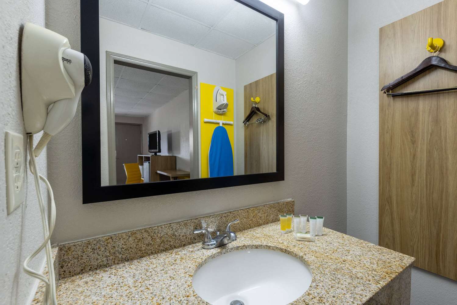 Days Inn By Wyndham Lincolnton 28/29