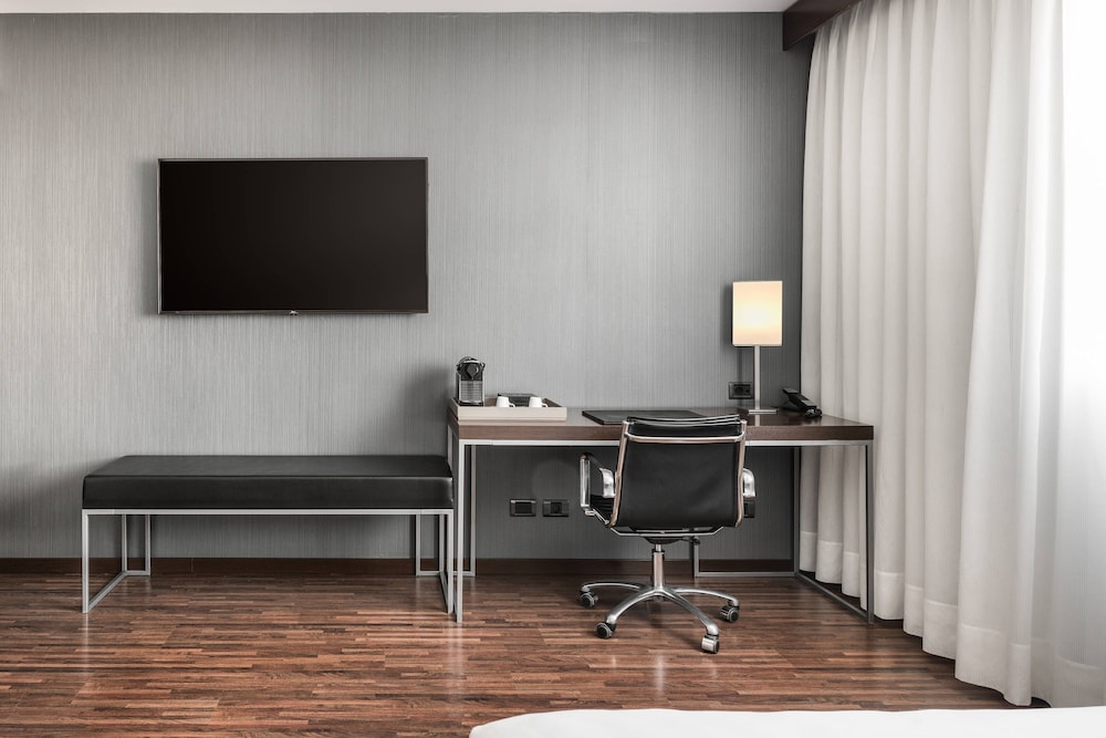 AC Hotel Alicante by Marriott 54/59