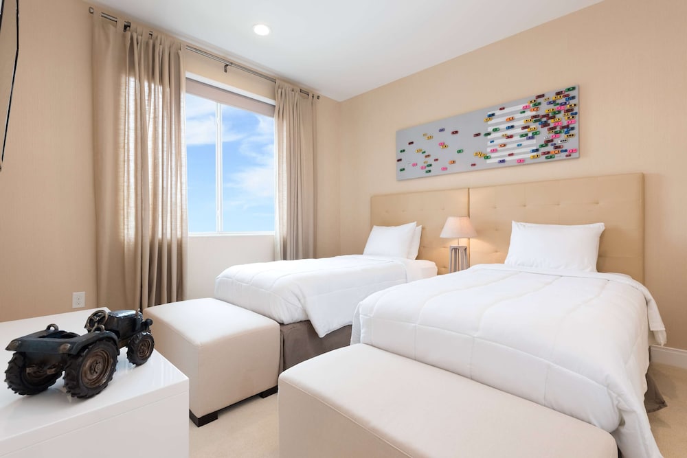 4 BEDROOMS, DELUXE, VILLA, LAKE VIEW, TWO STORY