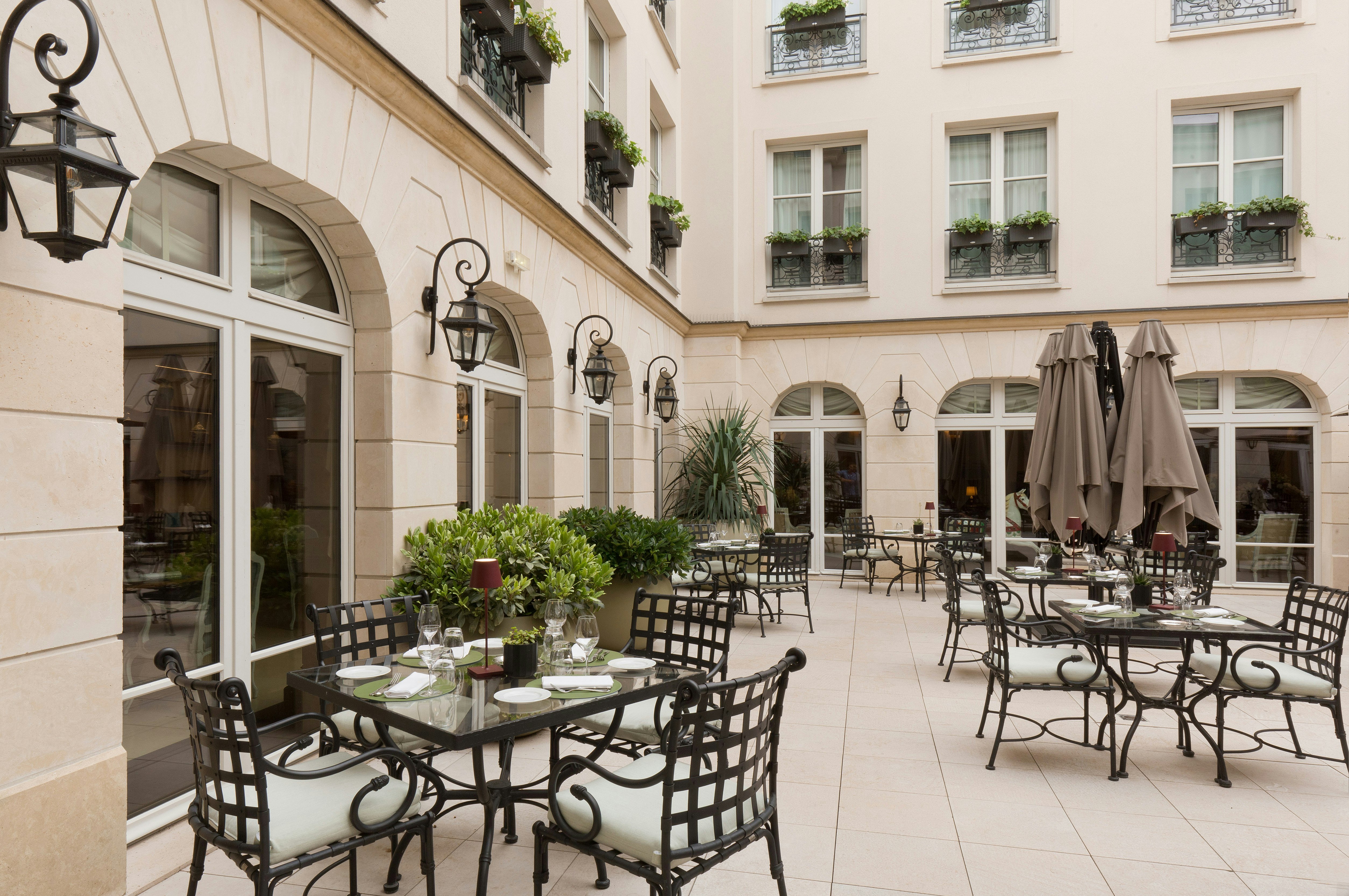 Auberge Du Jeu De Paume 48/58
