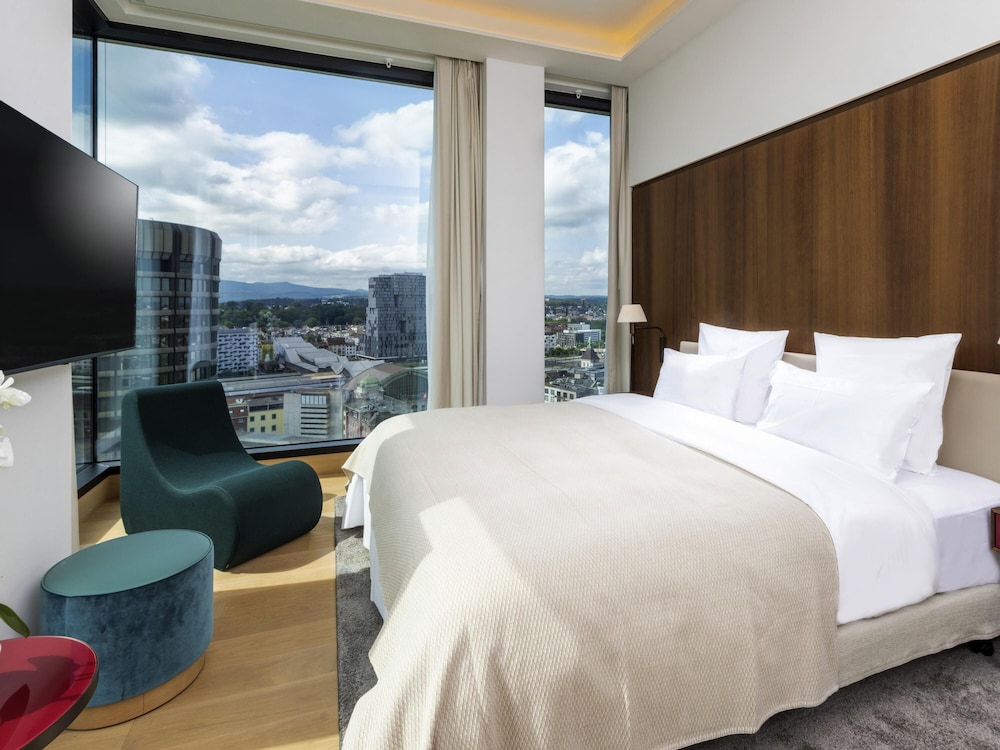 JUNIOR SUITE, KING BED
