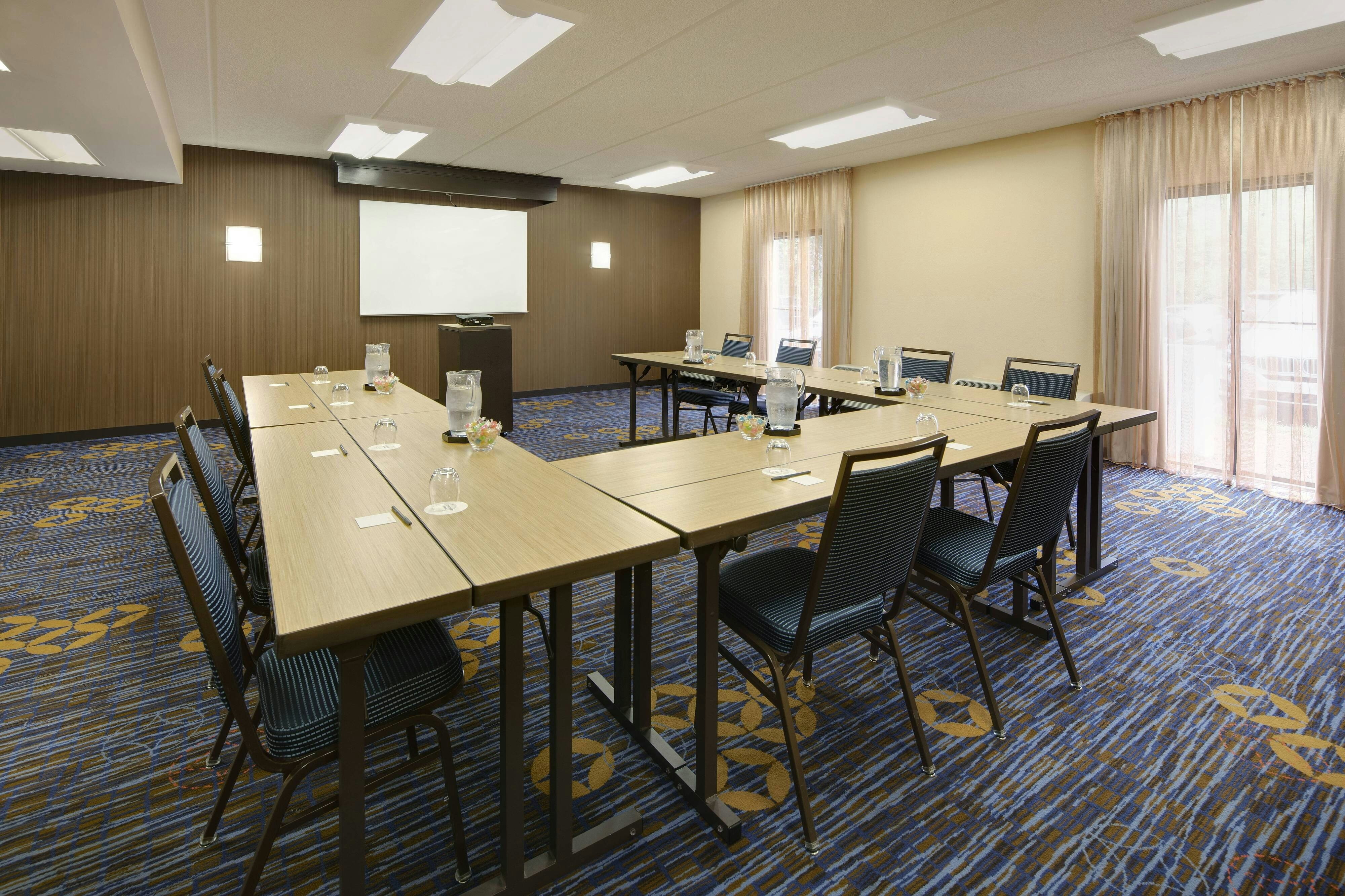Courtyard By Marriott Atlanta Marietta I 75 North 13/17