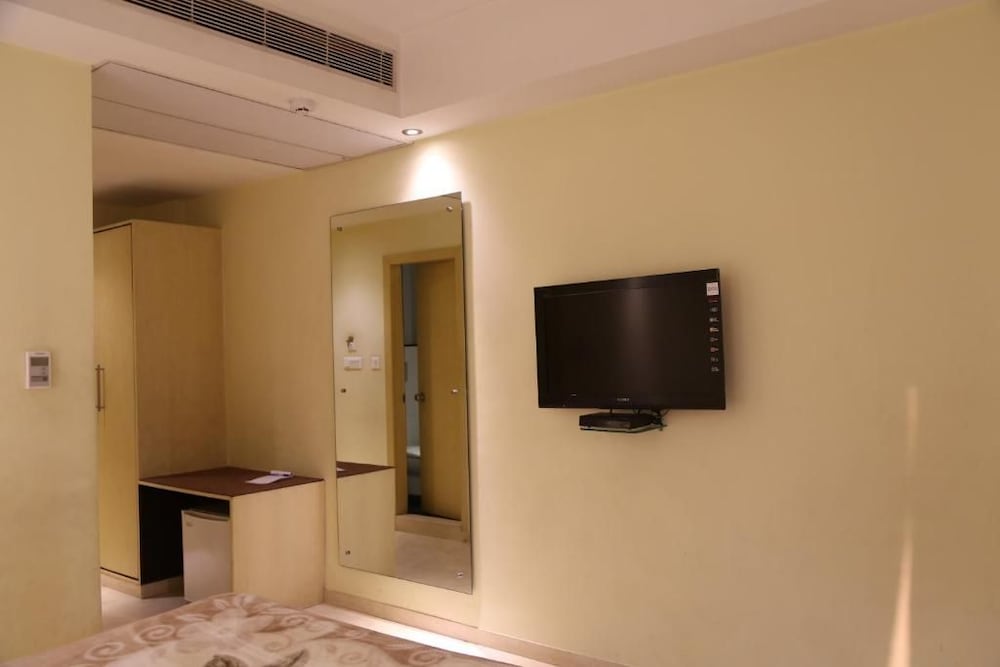 Mayur Hotel 43/49
