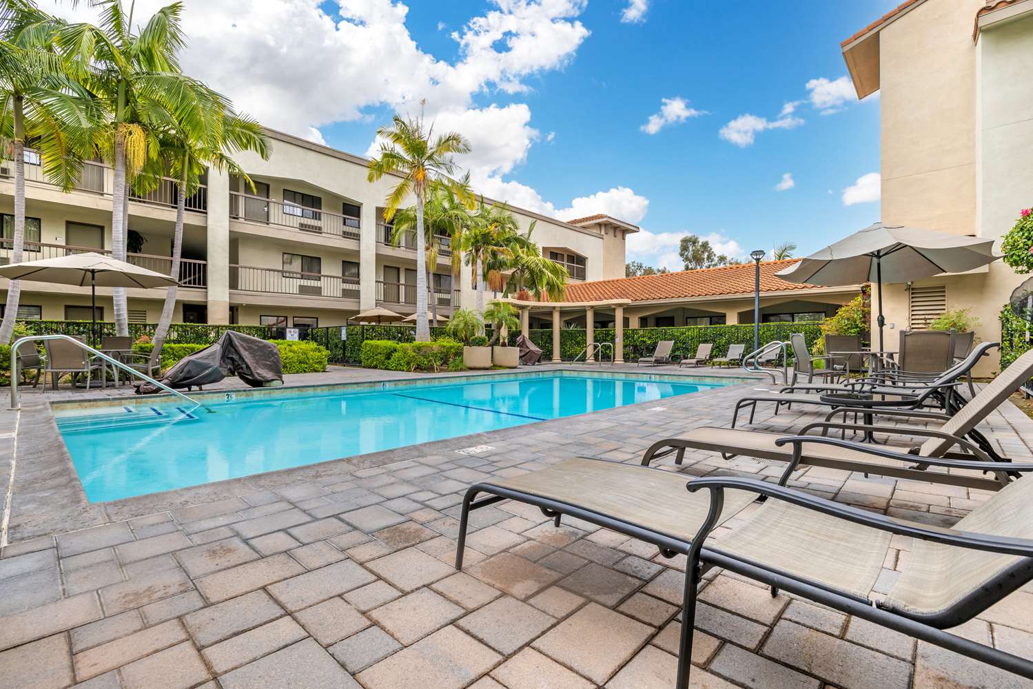 Best Western Plus Orange County Airport North 18/19