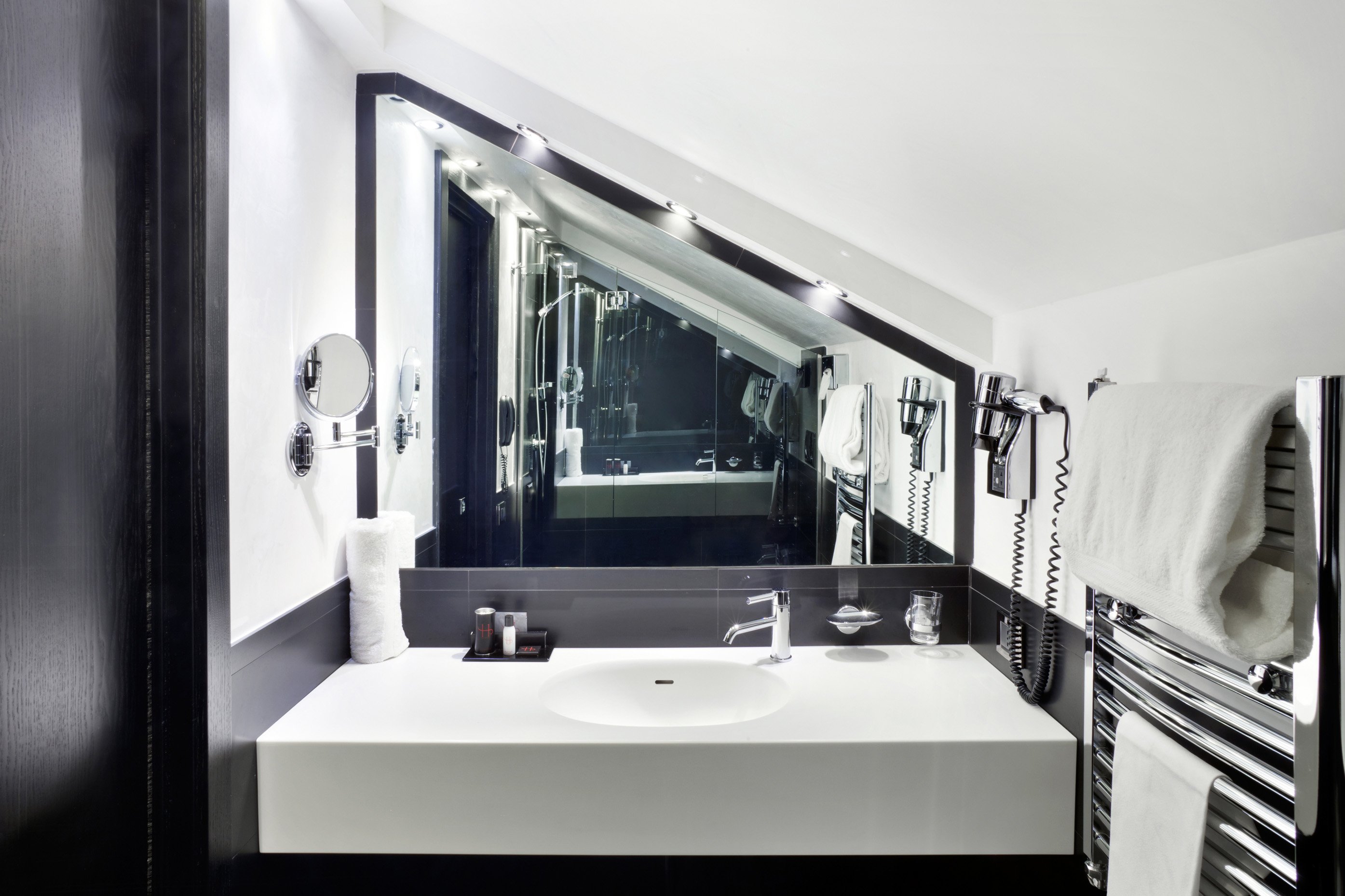 LHP Hotel Napoleon 64/64