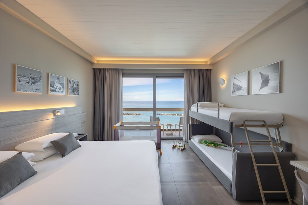 Nautilus Family Hotel 12/50