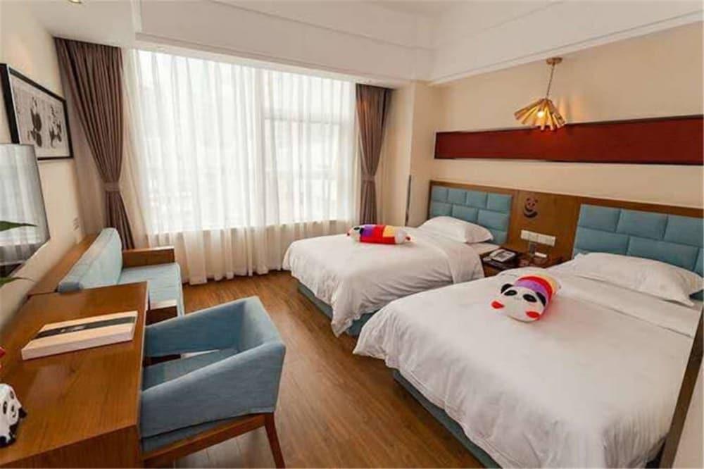 Panda Prince Hotel (Chengdu Chunxi Road) 5/17