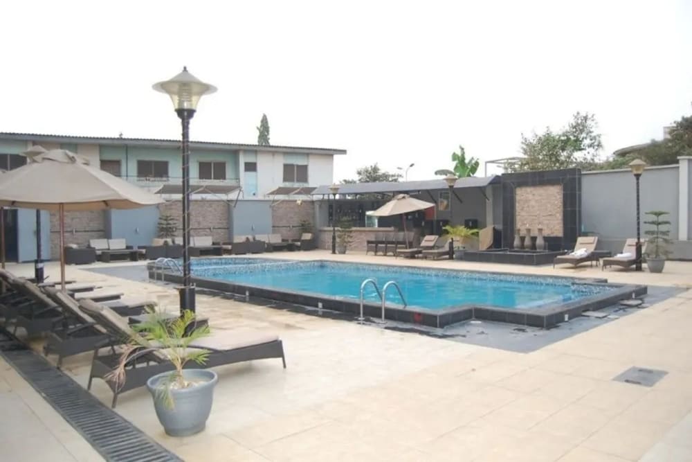 Golden Tulip Owu Crown Ibadan 41/45