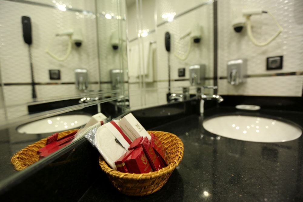 Prestige Hotel 49/49
