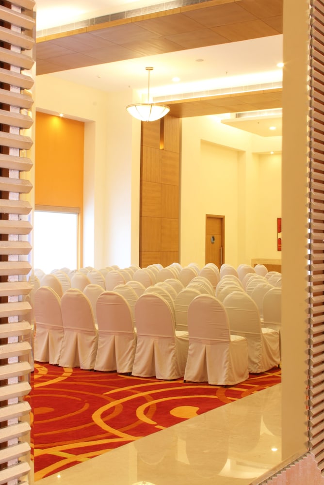 Lemon Tree Hotel Electronics City Bengaluru 53/61