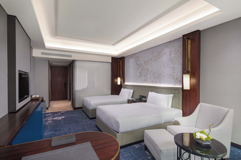 Standard, 2 Double Beds, HUALUXE Leshan by IHG 2/4