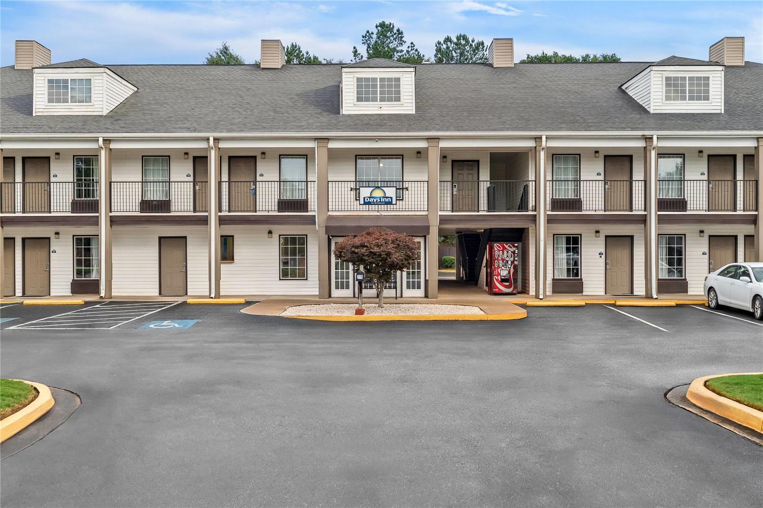 Days Inn By Wyndham Spartanburg 26/28