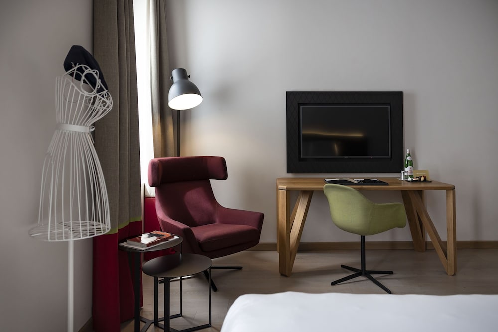 Savona 18 Suites 60/74