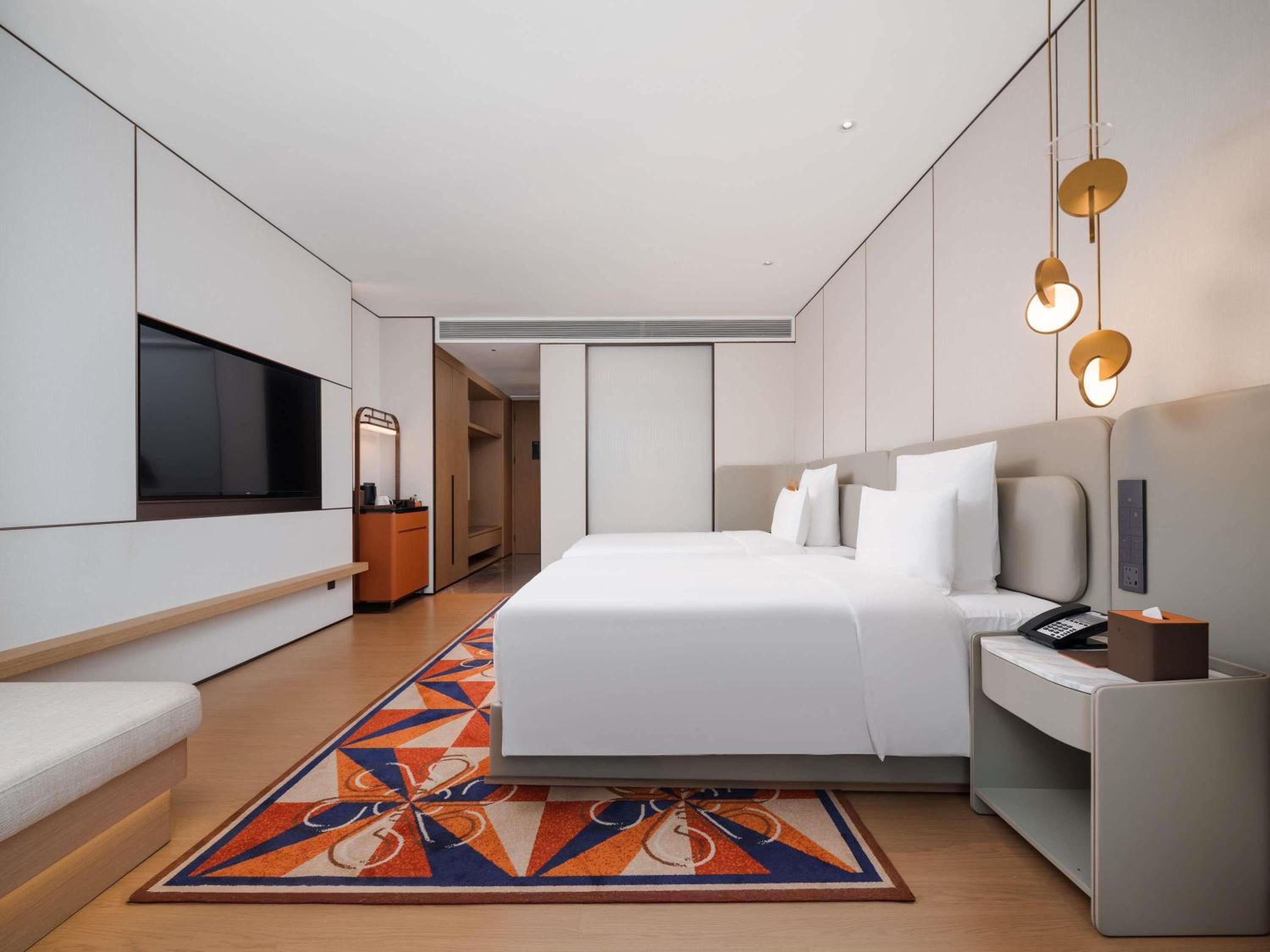SUPERIOR, EXECUTIVE, 2 DOUBLE BEDS