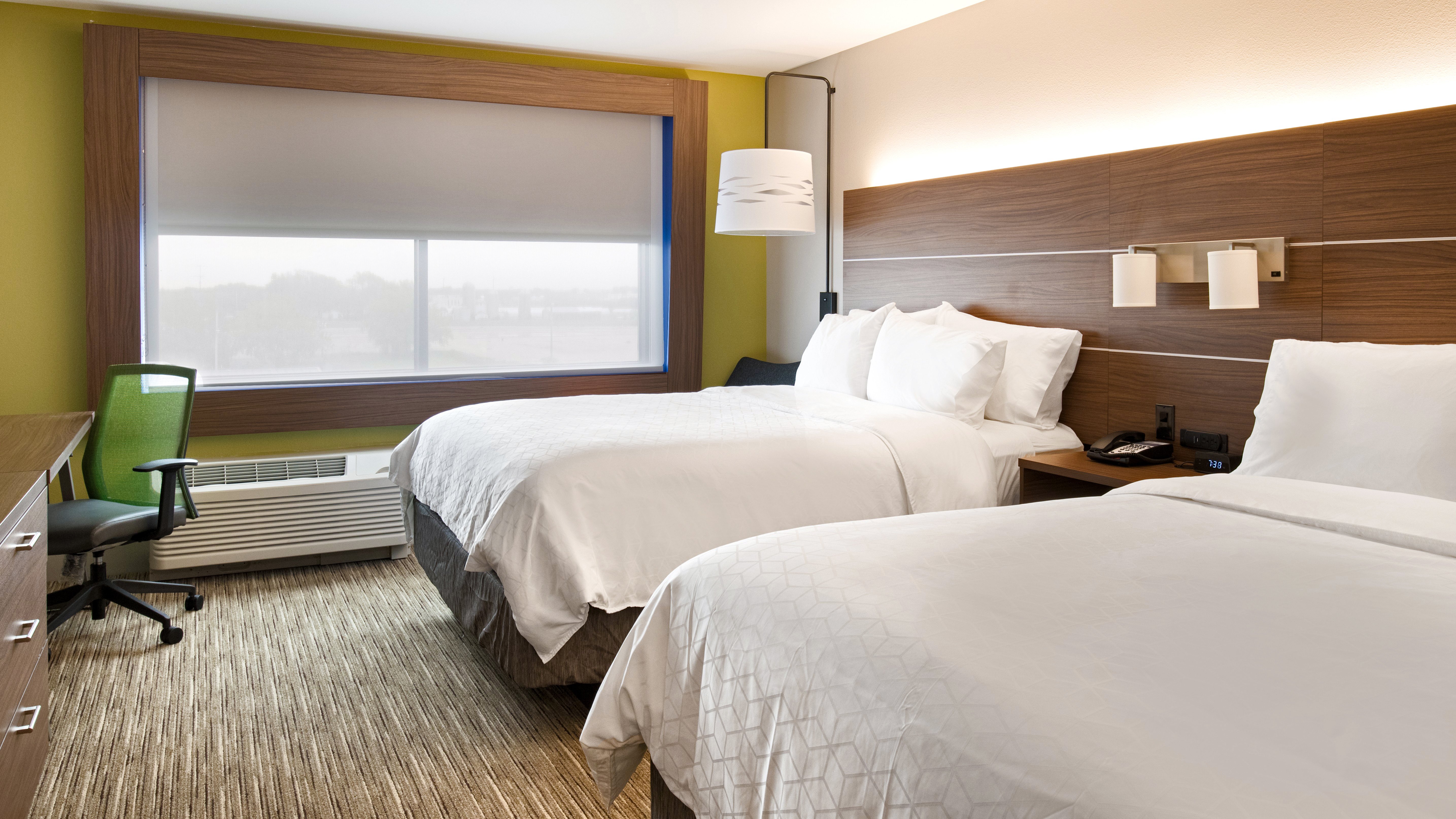 Holiday Inn Express Suites Racine 31/63