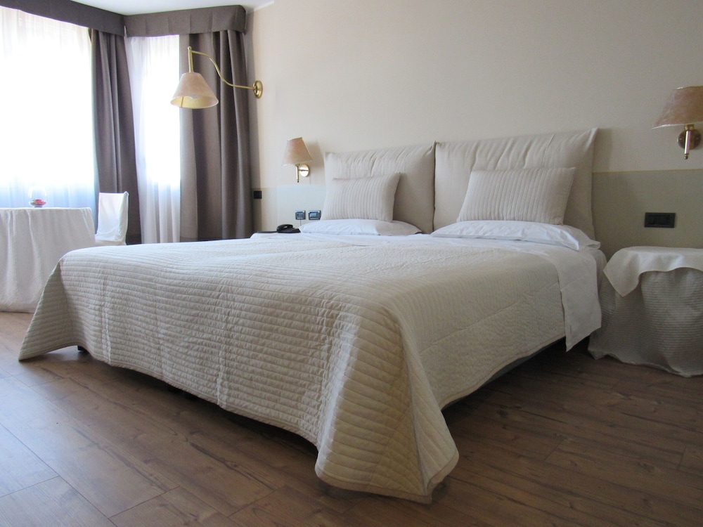 Room, Double Bed