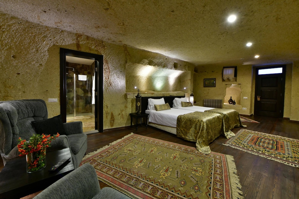 DELUXE, FAMILY, SUITE
