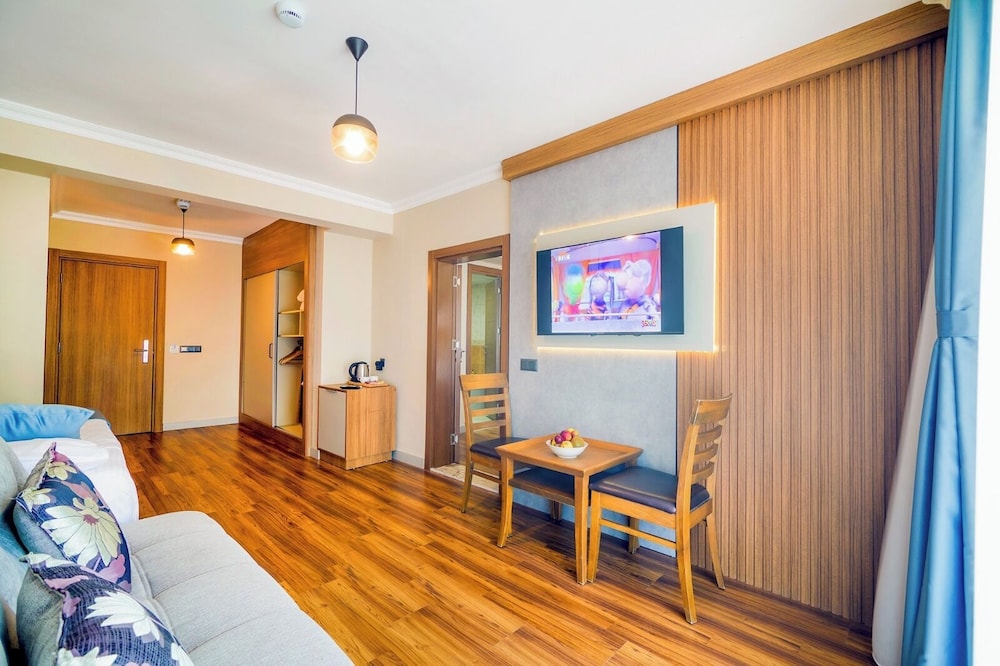 جناح بسرير مزدوج وسريرين منفصلين بإطلالة على البحيرة، Dalyan Tezcan Hotel 10/10