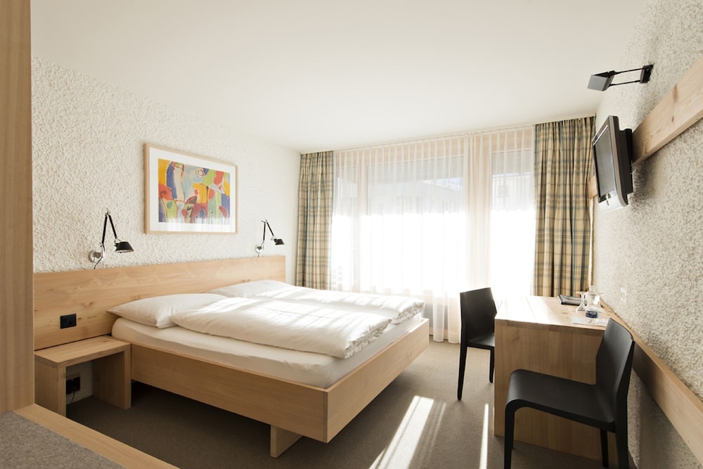 Hauser Hotel St. Moritz 16/41