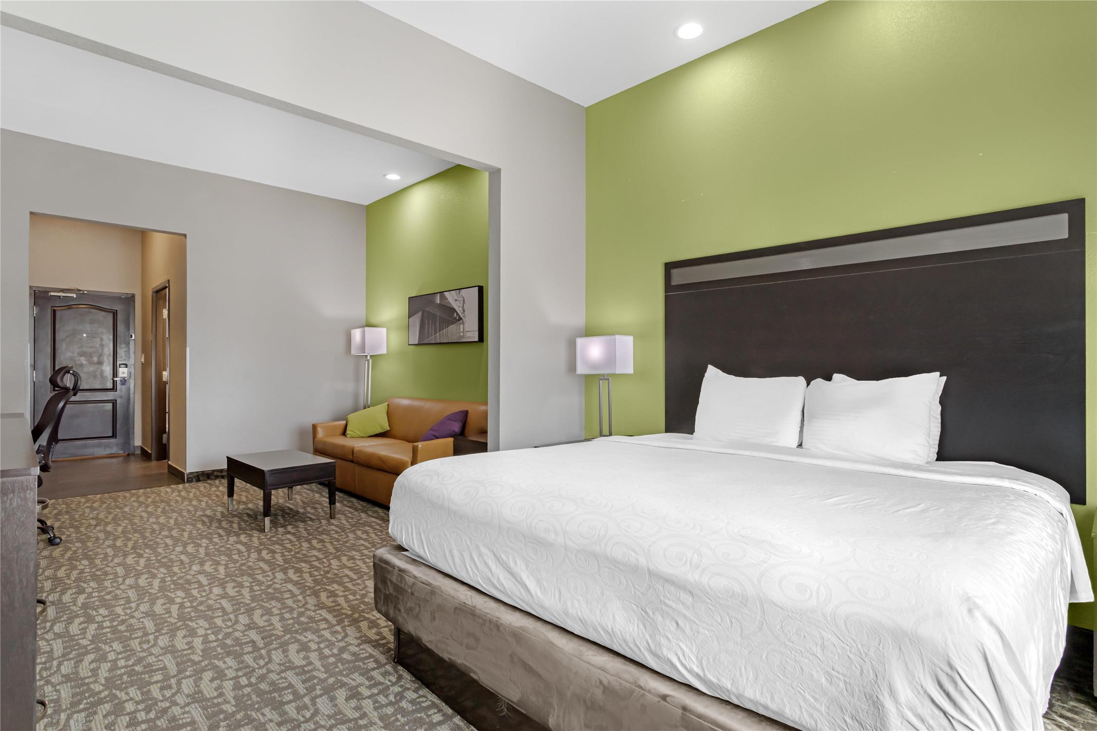 Suite, King Bed, Sofa
