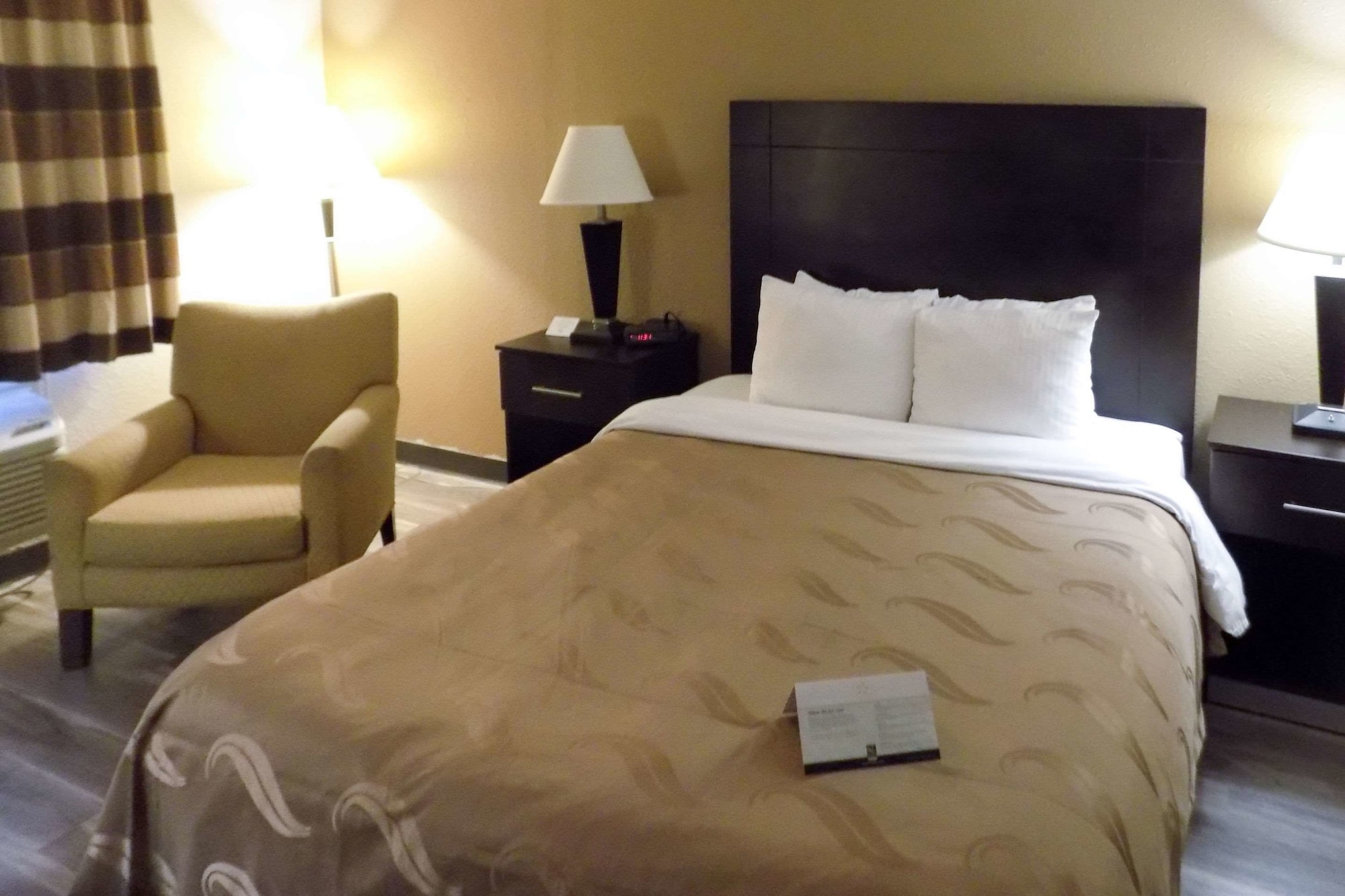 ROOM, QUEEN BED, ACCESSIBLE