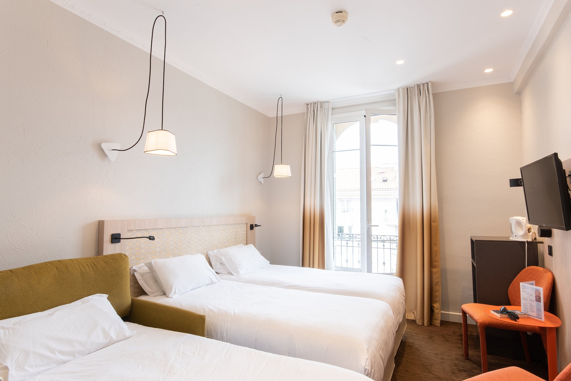 ROOM, TRIPLE