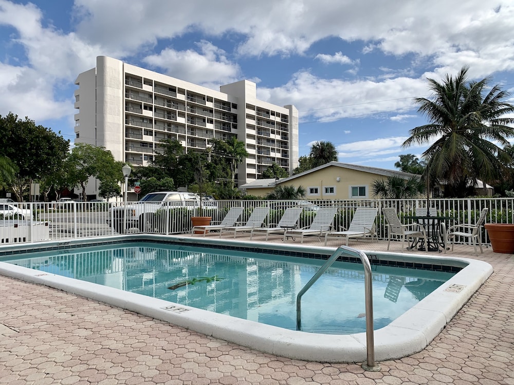 Bayview Regency Apartments By Lowkl 7/50