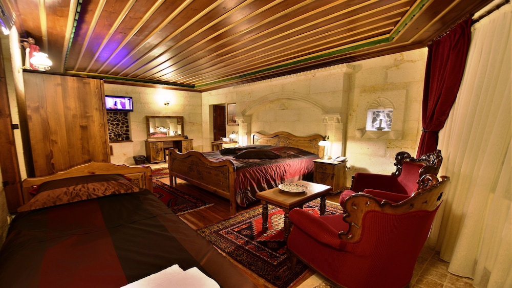 Harman Cave Hotel 46/78