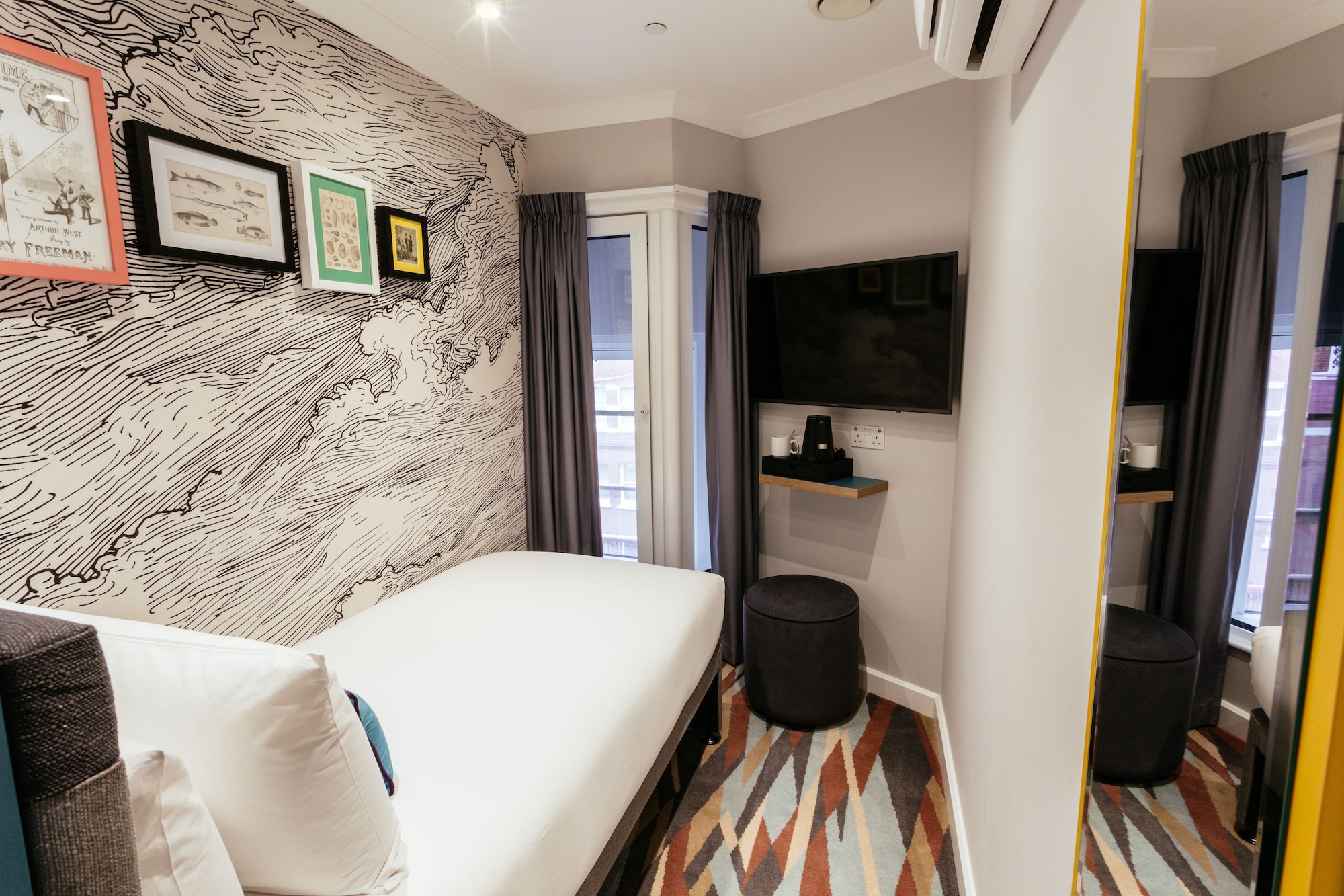 ROOM, SINGLE