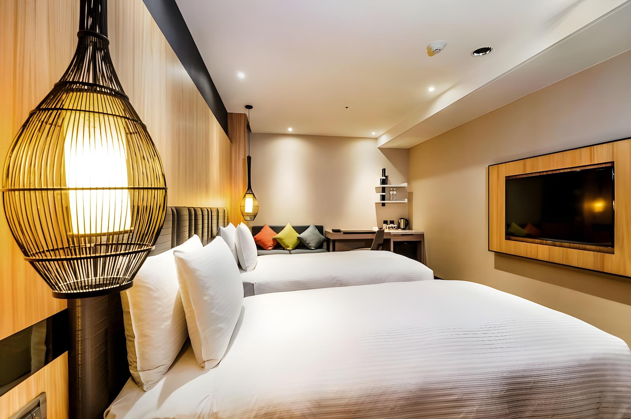 Elite, Twin Beds, No Window
