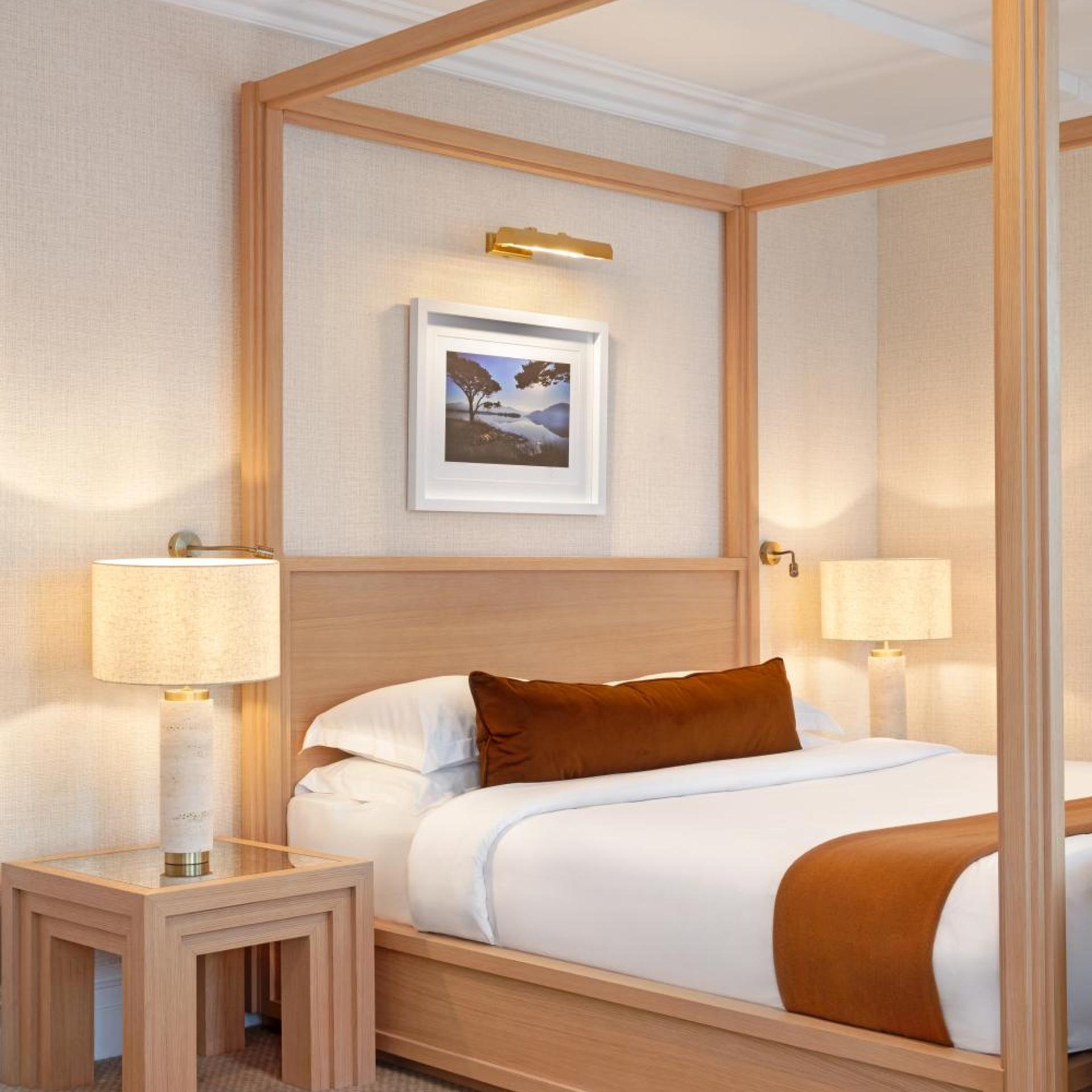 DELUXE, KING BED