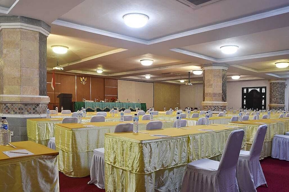 Puri Saron Senggigi Beach Hotel 55/63