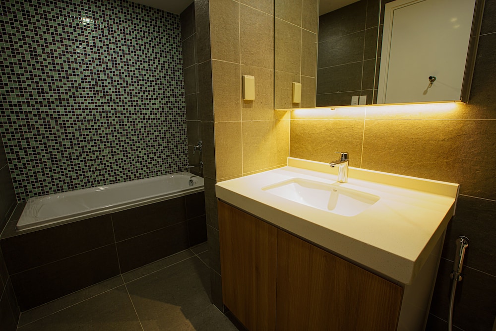 Republic Plaza Apartment 35/38