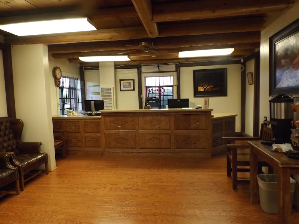 Thunderbird Lodge 3/48