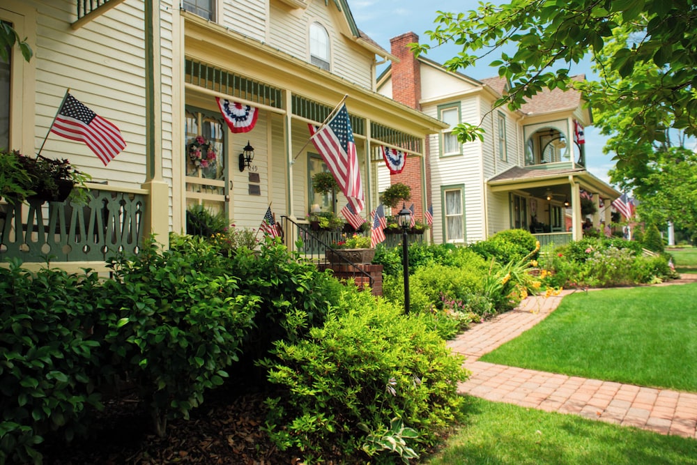 Carrier Houses Bed and Breakfast 56/60