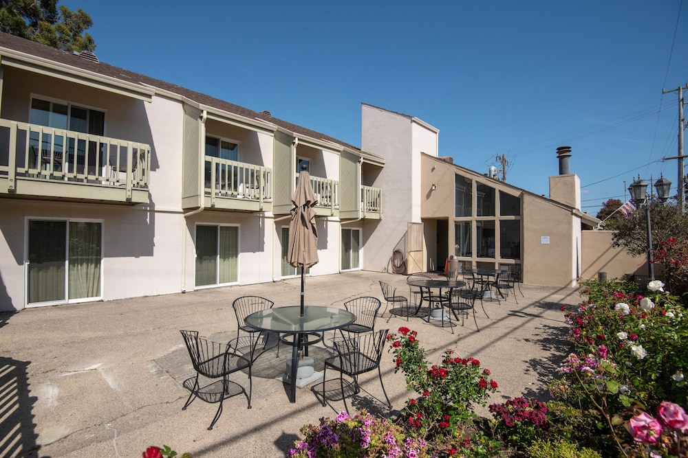 Cannery Row Inn 5/69