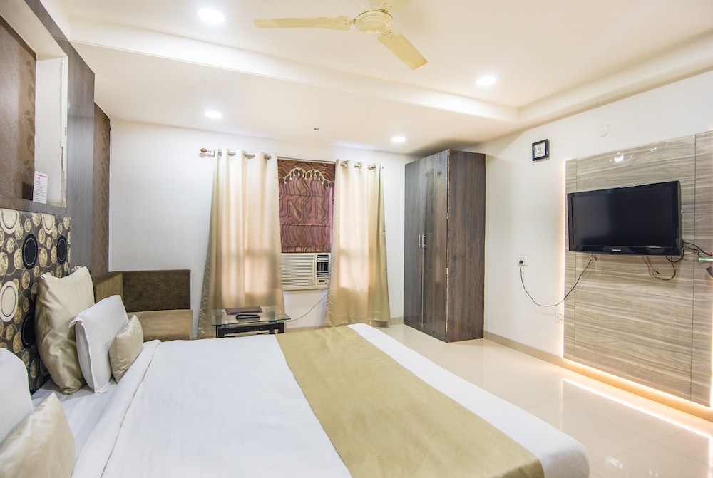 HOTEL MORYA REGENCY 12/27